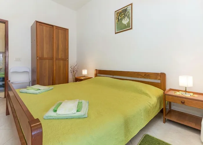 게스트하우스 Romina 브르사르